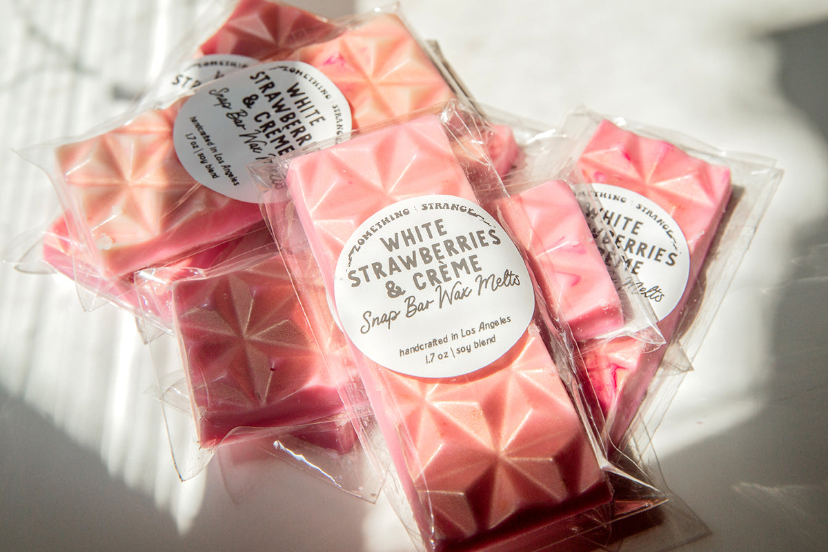 White Strawberries & Crème Snap Bar